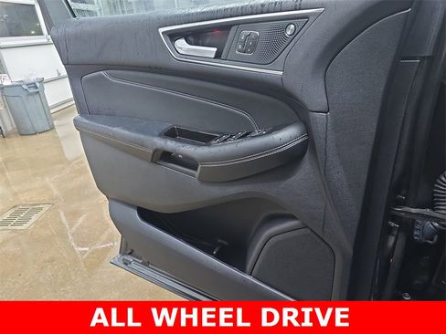Used 2019 Ford Edge Titanium w/ Cold Weather Package image 27