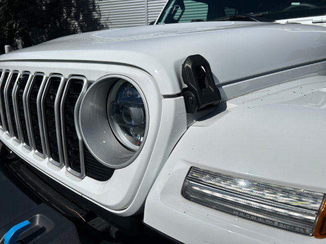Used 2024 Jeep Wrangler Unlimited Sahara w/ Technology Group AWD/4WD image 8