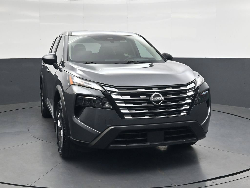 Used 2025 Nissan Rogue S FWD image 2