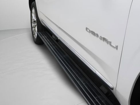 Used 2025 GMC Yukon XL Denali w/ Sun & Power Step Package AWD/4WD image 40