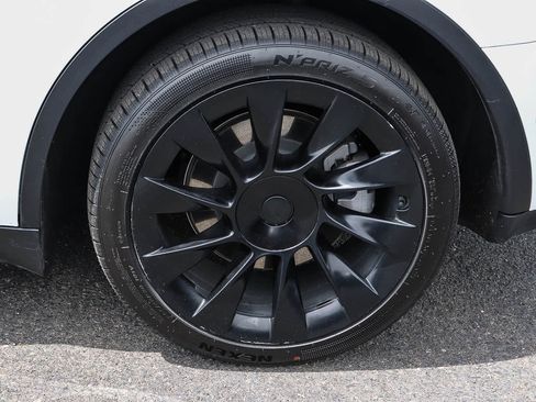 Used 2022 Tesla Model Y Long Range AWD/4WD image 13