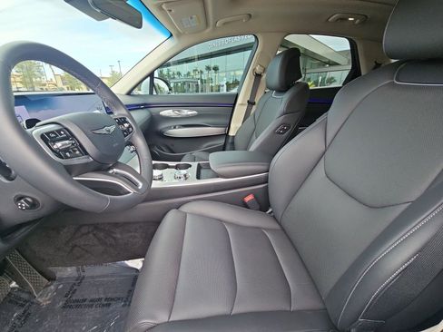 Certified 2026 Genesis GV70 2.5T Select AWD/4WD image 15