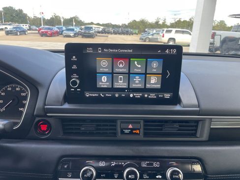 Used 2024 Honda Pilot Touring image 10