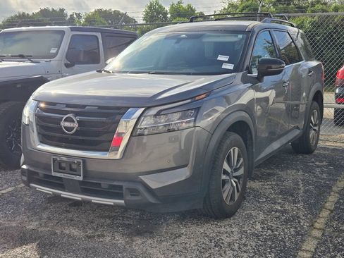 Used 2023 Nissan Pathfinder SL FWD image 2