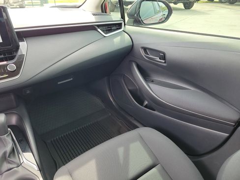 Used 2025 Toyota Corolla LE image 18
