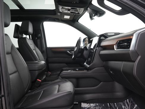 Used 2025 GMC Yukon XL Denali w/ Denali Reserve Package AWD/4WD image 11