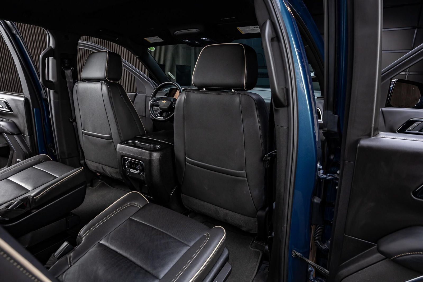 Used 2025 Chevrolet Tahoe Premier AWD/4WD image 28