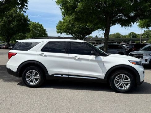 Used 2023 Ford Explorer XLT AWD/4WD image 5