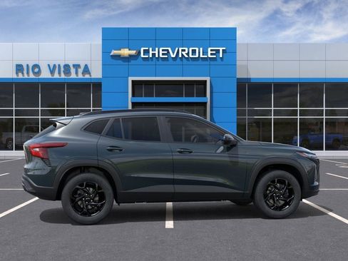New 2026 Chevrolet Trax LT w/ Midnight Edition FWD image 3