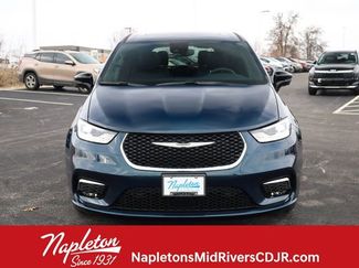 Used 2025 Chrysler Pacifica Select video 2