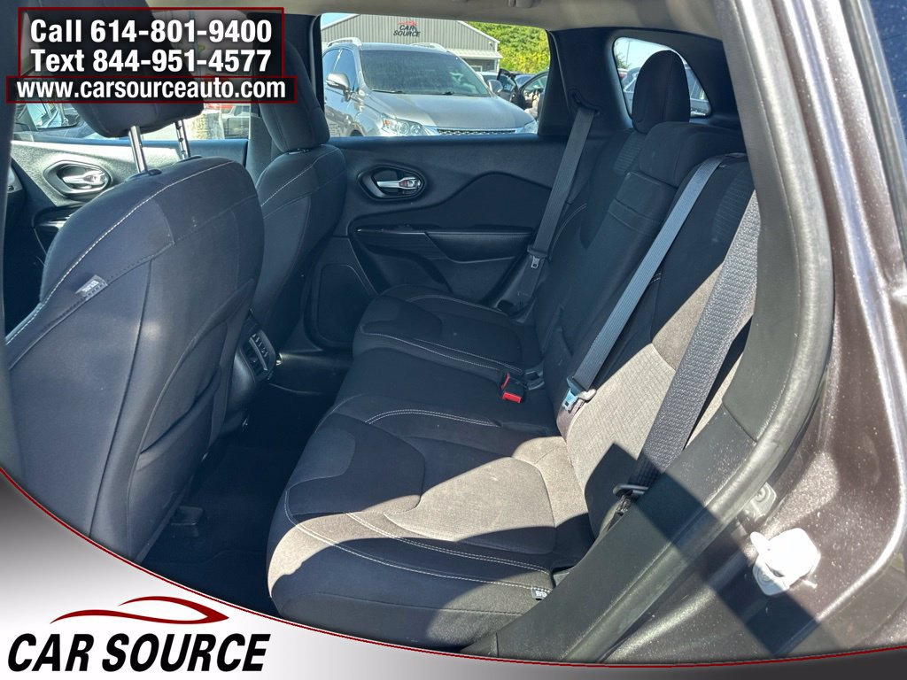 Used 2016 Jeep Cherokee Latitude w/ Comfort/Convenience Group AWD/4WD image 15