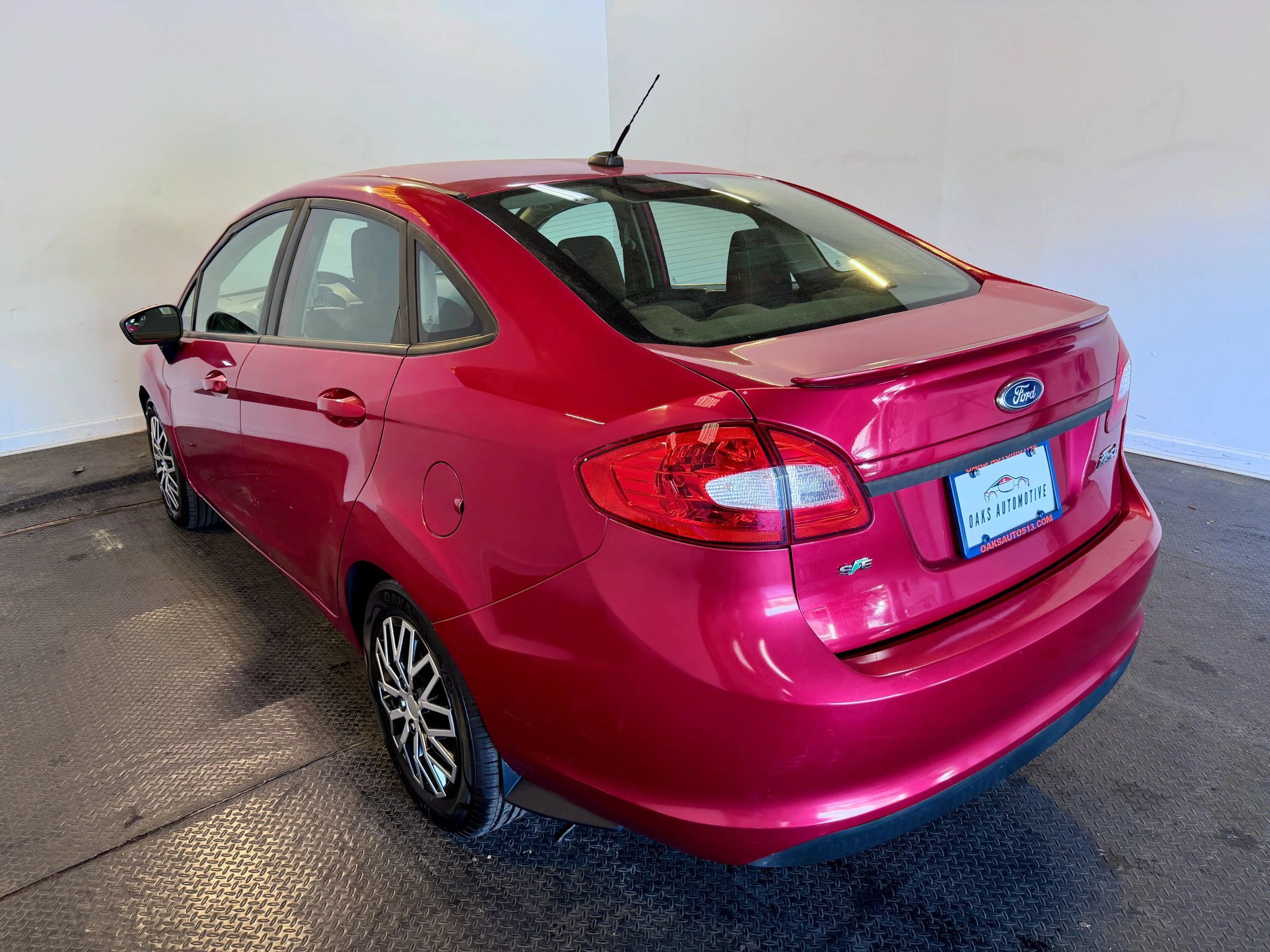 Used 2012 Ford Fiesta SE w/ Super Fuel Economy Pkg FWD image 5