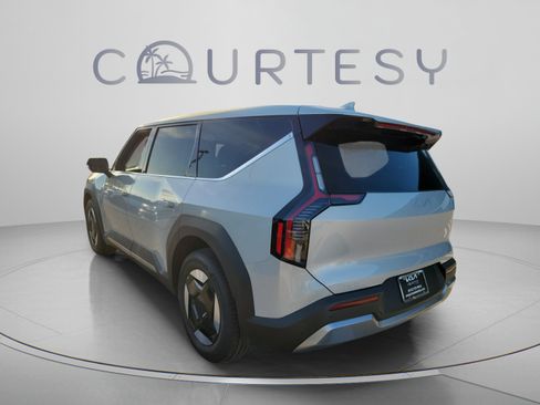 New 2026 Kia EV9 Light RWD image 2