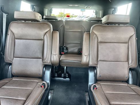 Used 2024 Chevrolet Tahoe High Country AWD/4WD image 23