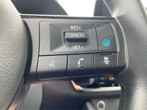 Used 2023 Nissan Rogue SV AWD/4WD image 19