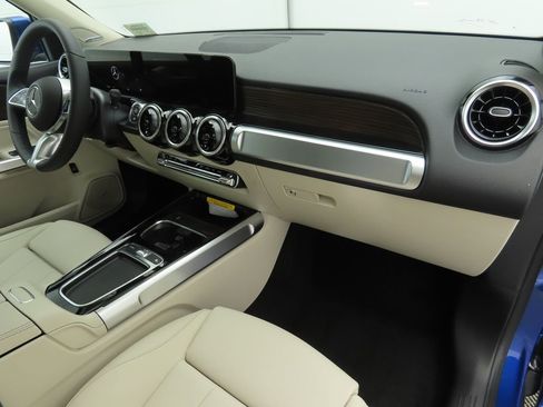 New 2026 Mercedes-Benz GLB 250 image 17