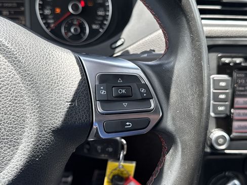 Used 2012 Volkswagen Jetta GLI FWD image 15