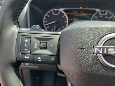 Used 2025 Nissan Rogue SV FWD image 23