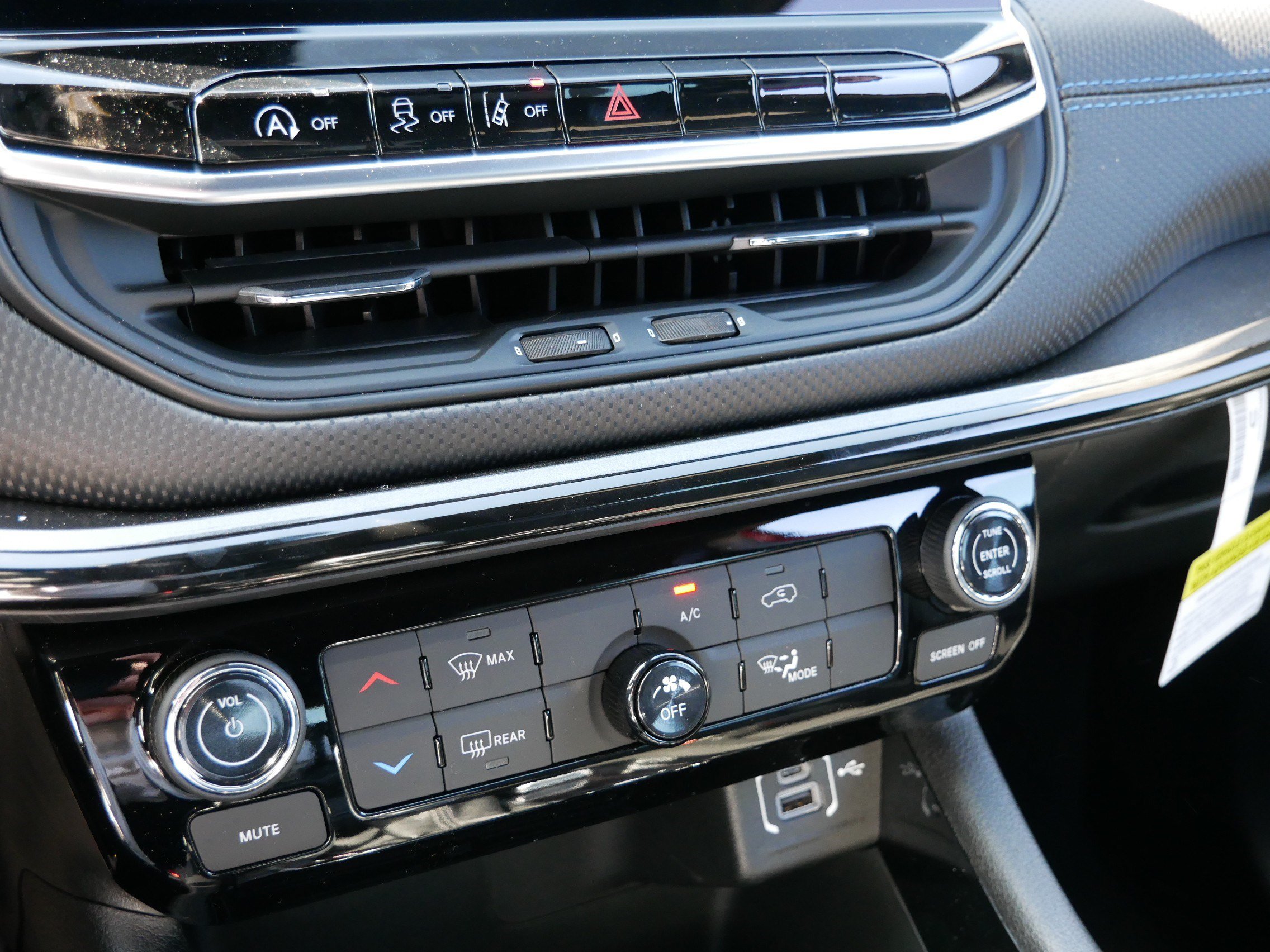 New 2026 Jeep Compass Latitude AWD/4WD image 15