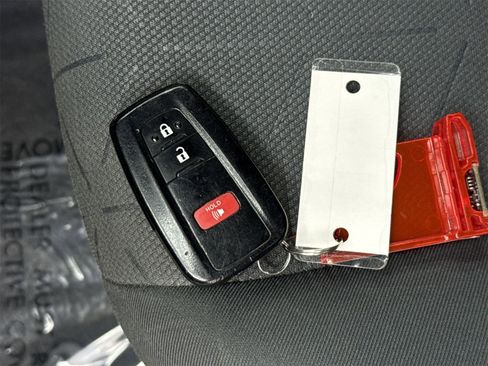 Used 2021 Toyota RAV4 XLE image 51