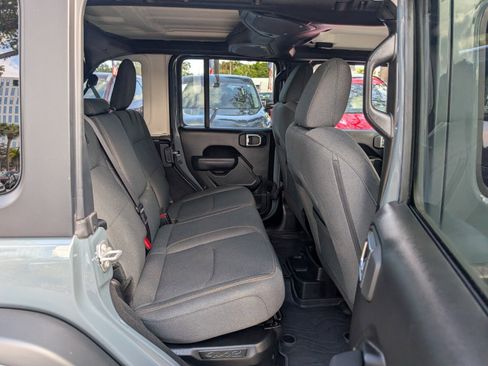Used 2025 Jeep Wrangler Willys image 15