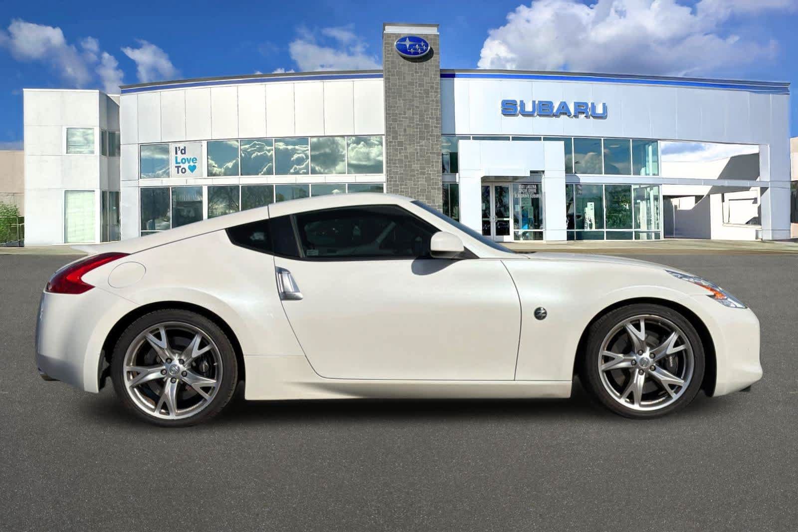 Used 2009 Nissan 370Z Touring w/ Sport Pkg RWD image 4