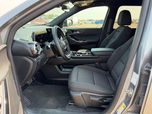 Used 2026 Chevrolet Equinox LT AWD/4WD image 2