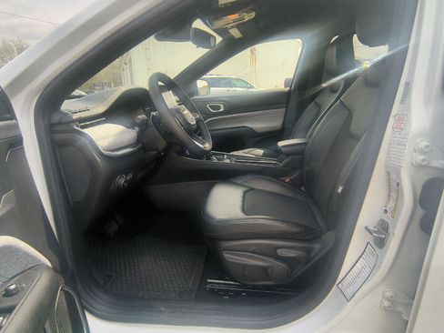 Used 2025 Jeep Compass Latitude image 13