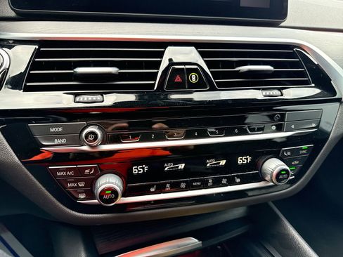 Used 2023 BMW 530i xDrive w/ Premium Package image 16