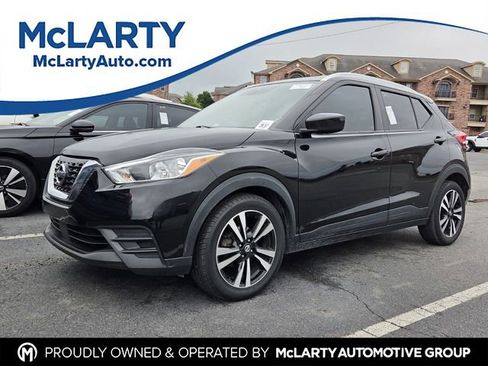 Used 2020 Nissan Kicks SV FWD image 1