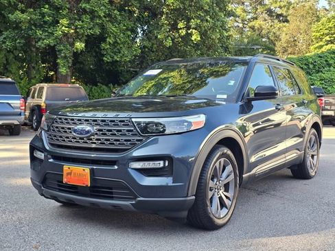 Used 2023 Ford Explorer XLT w/ Equipment Group 202A RWD image 2