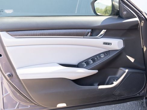 Used 2018 Honda Accord Touring image 14