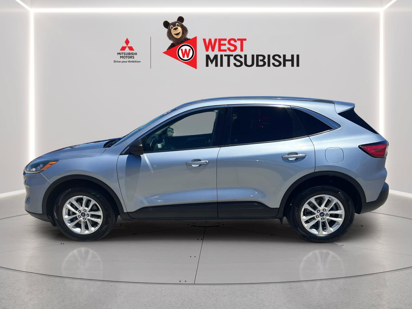 Used 2022 Ford Escape SE AWD/4WD image 2