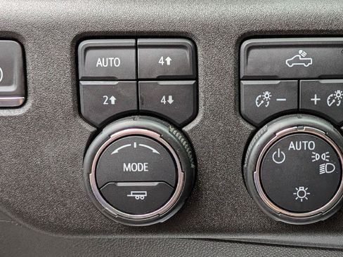 Used 2024 Chevrolet Silverado 1500 LT w/ Z71 Off-Road Package AWD/4WD image 14