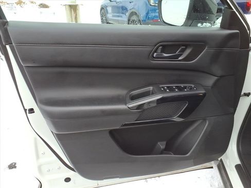 Certified 2024 Nissan Pathfinder S image 11