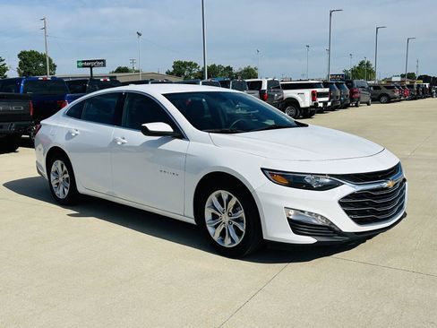 Used 2024 Chevrolet Malibu LT FWD image 2