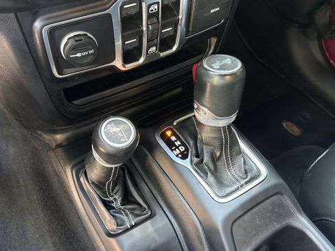 Used 2022 Jeep Wrangler Unlimited Sahara w/ LED Lighting Group AWD/4WD image 29