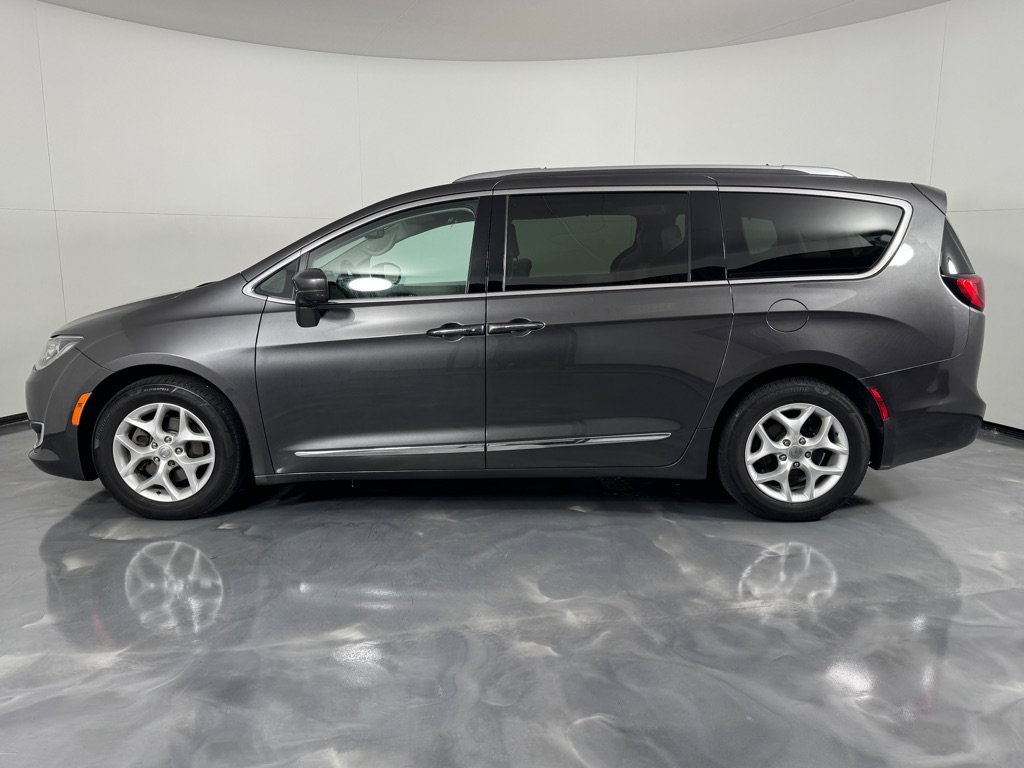 Used 2017 Chrysler Pacifica Touring-L Plus w/ Tire & Wheel Group FWD image 8