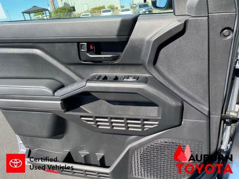Certified 2025 Toyota Tacoma SR5 AWD/4WD image 32