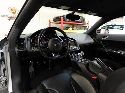 Used 2011 Audi R8 V10 image 57