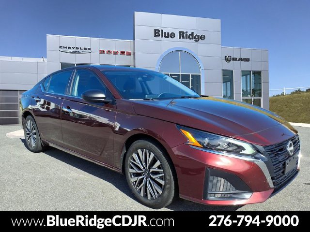 Used 2025 Nissan Altima 2.5 SV FWD image 1