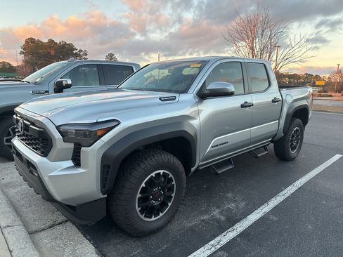 Used 2025 Toyota Tacoma TRD Off-Road image 1