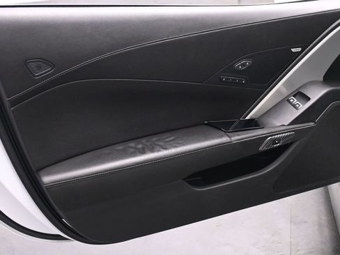 Used 2016 Chevrolet Corvette Z06 w/ 2LZ Preferred Equipment Group RWD image 9