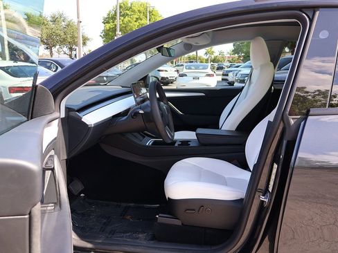 Used 2024 Tesla Model Y 2WD image 36