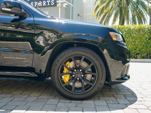 Used 2018 Jeep Grand Cherokee Trackhawk AWD/4WD image 34