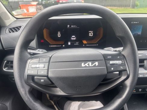 Used 2025 Kia K4 LXS FWD image 33
