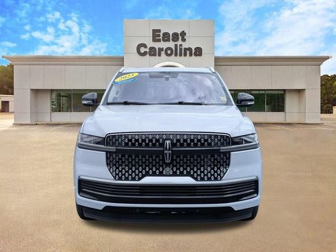 Used 2025 Lincoln Navigator Reserve AWD/4WD image 8