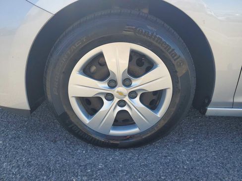 Used 2016 Chevrolet Cruze LS FWD image 10