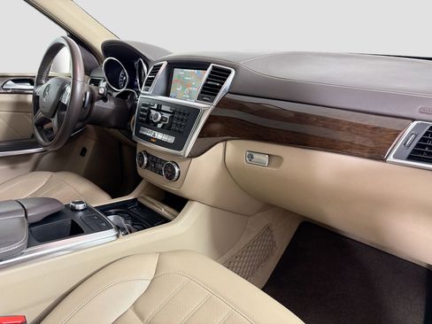 Used 2014 Mercedes-Benz GL 450 4MATIC image 29