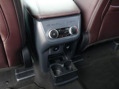 Used 2025 Ford Explorer Platinum w/ Ultimate Package image 15